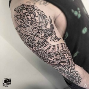 tatuaje_brazo_dragon_tradicional_logiabarcelona_willian_spindola_